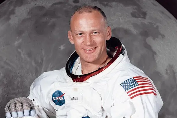 Buzz Aldrin: Coragem e Determinação na Conquista Lunar