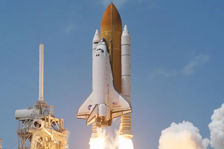 O Ônibus Espacial Endeavour: Ciência, Inovação e Inspiração